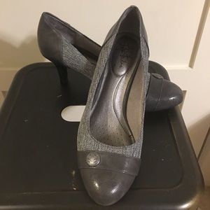 Lifestride Playoff Gray Button Heel Soft Systems